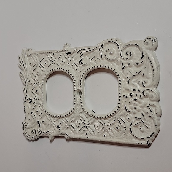 Two Outlet Covers - Picture 4 of 5